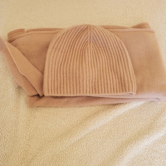 COS 100% cashmere scarf and hat set (never worn) - Picture 5 of 5